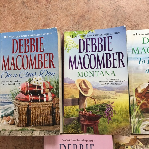 Debbie Macomber Book Collection - Picture 3 of 8